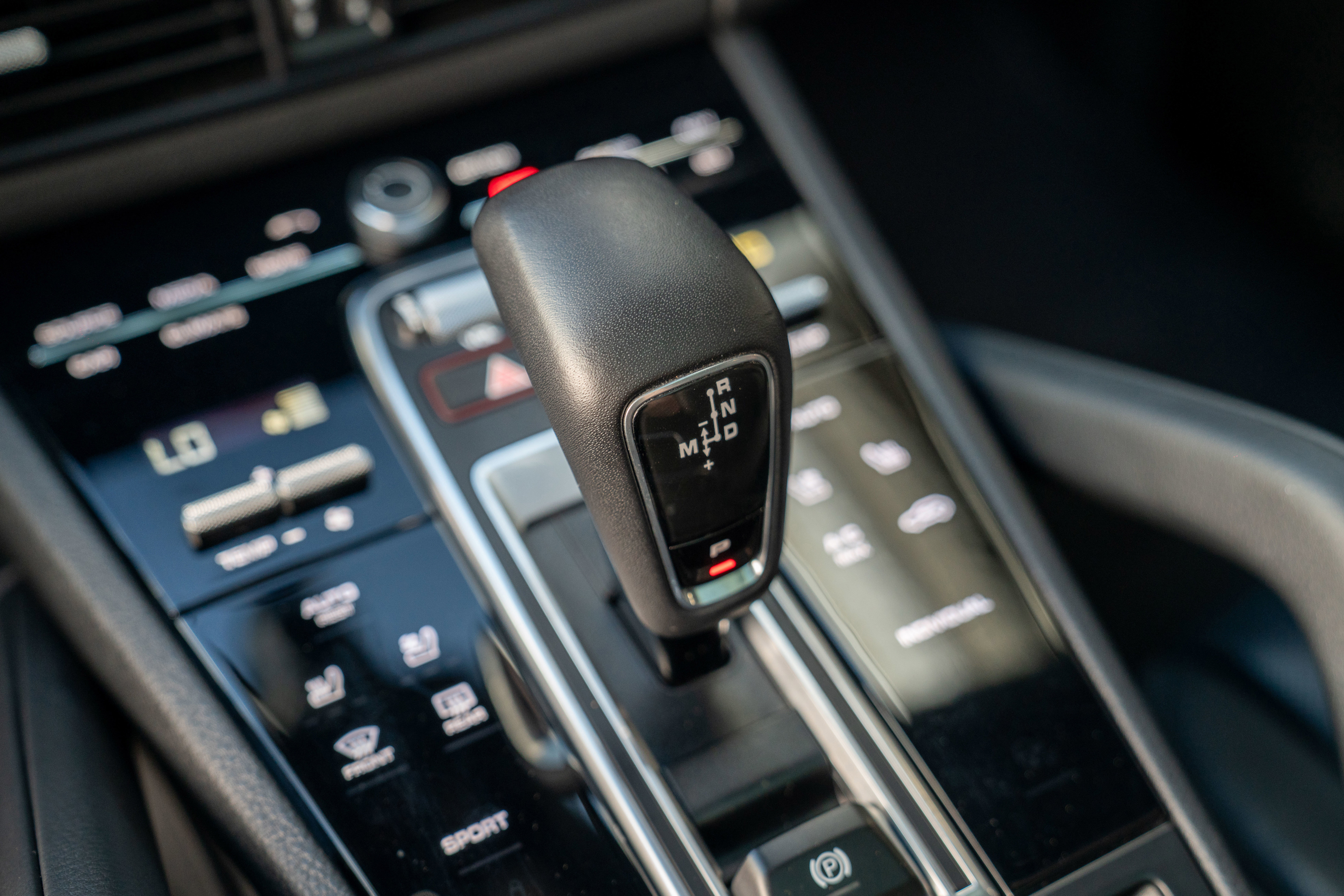 Used 2022 Porsche Cayenne AWD/4WD image 22