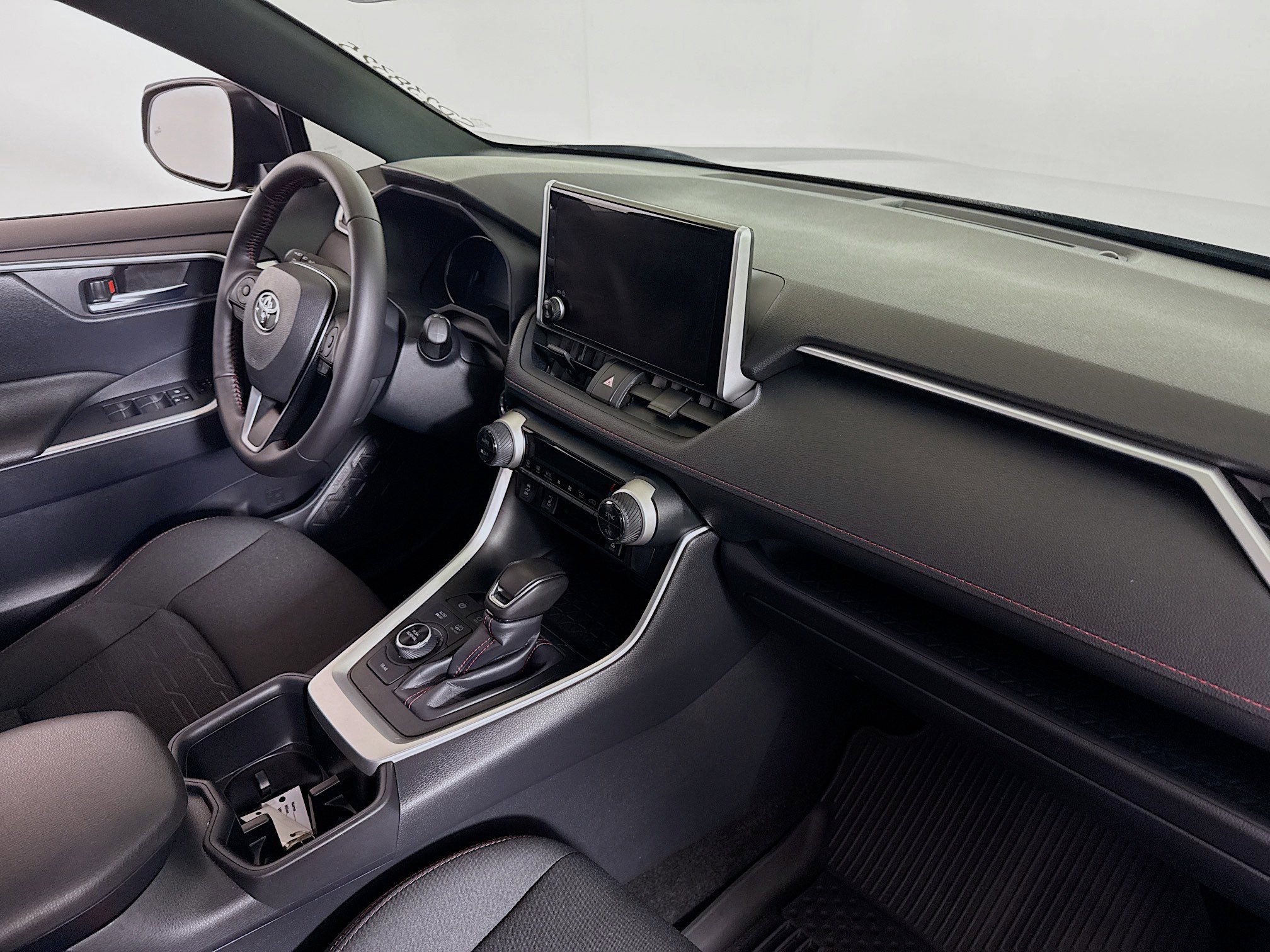 Certified 2025 Toyota RAV4 SE image 28