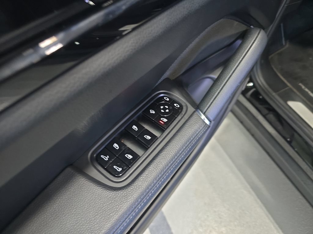 Used 2021 Porsche Cayenne AWD/4WD image 15
