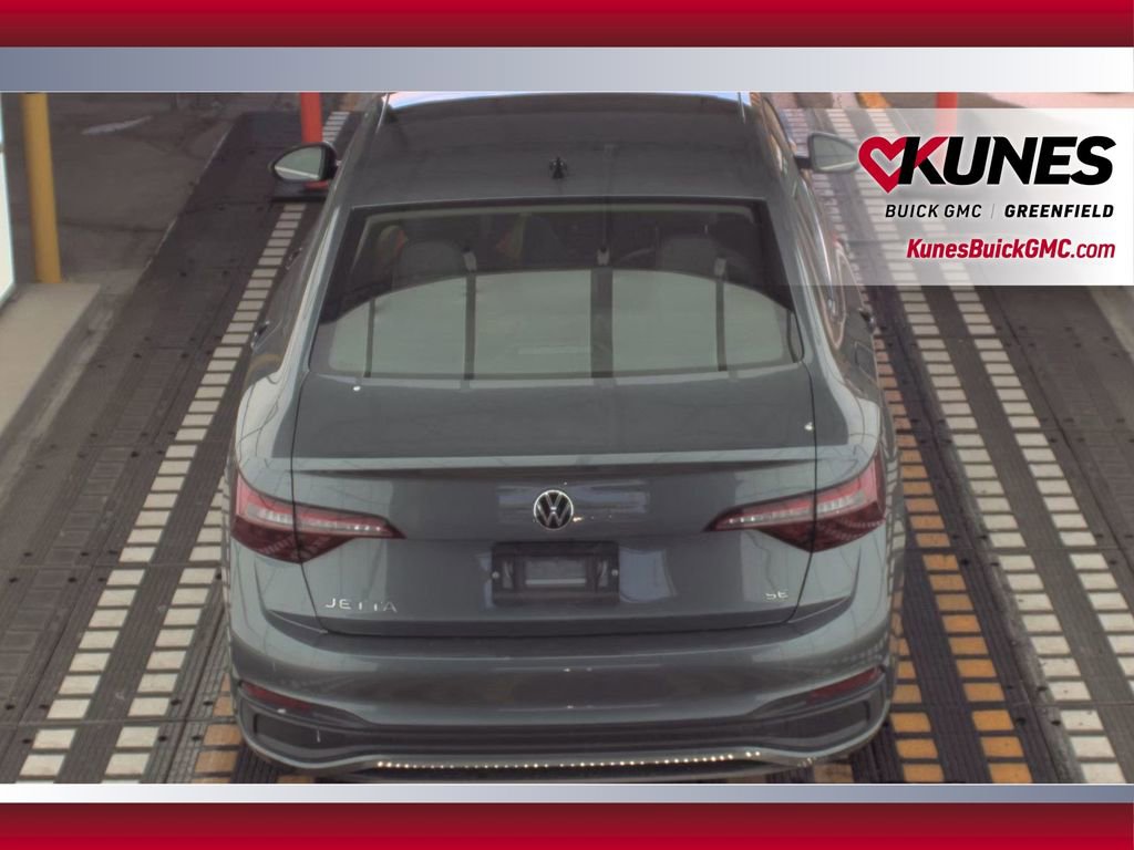 Used 2024 Volkswagen Jetta SE FWD image 7