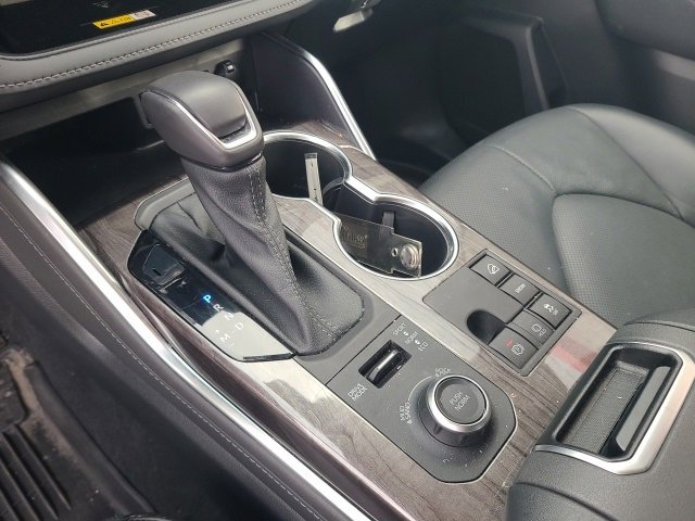 Used 2023 Toyota Highlander Platinum image 26