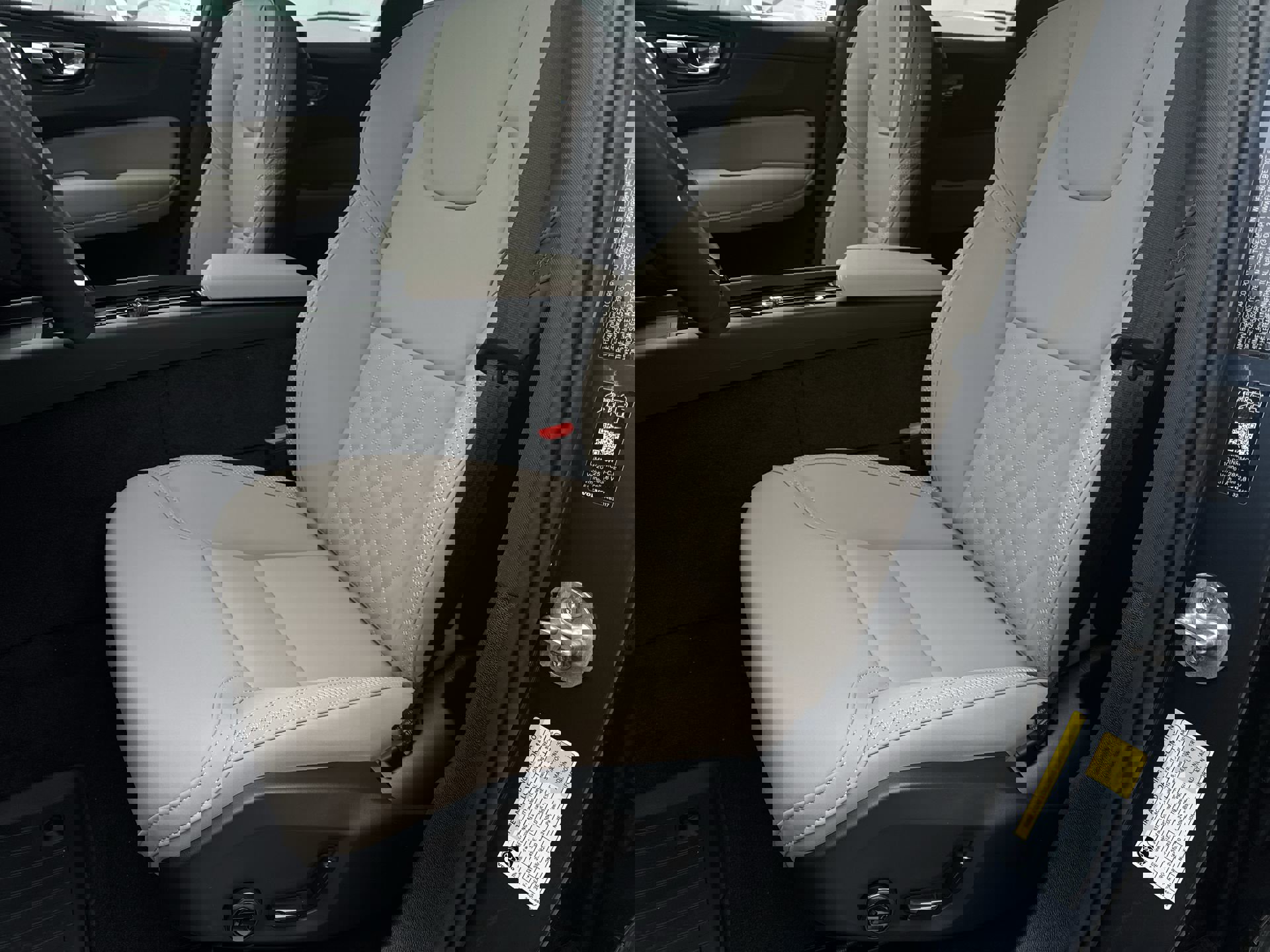 New 2026 Volvo XC60 T8 Plus w/ Protection Package Premier image 20