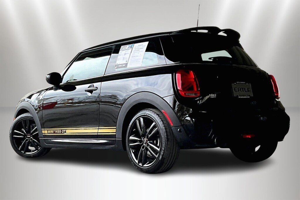 Used 2021 MINI Cooper 2-Door Hardtop image 4