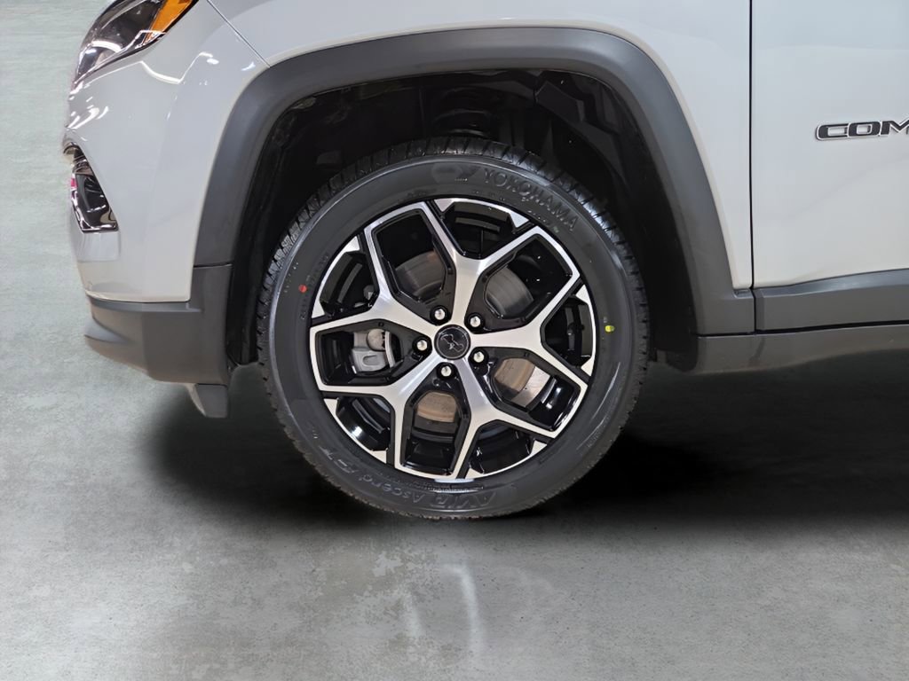 Used 2025 Jeep Compass Limited image 24