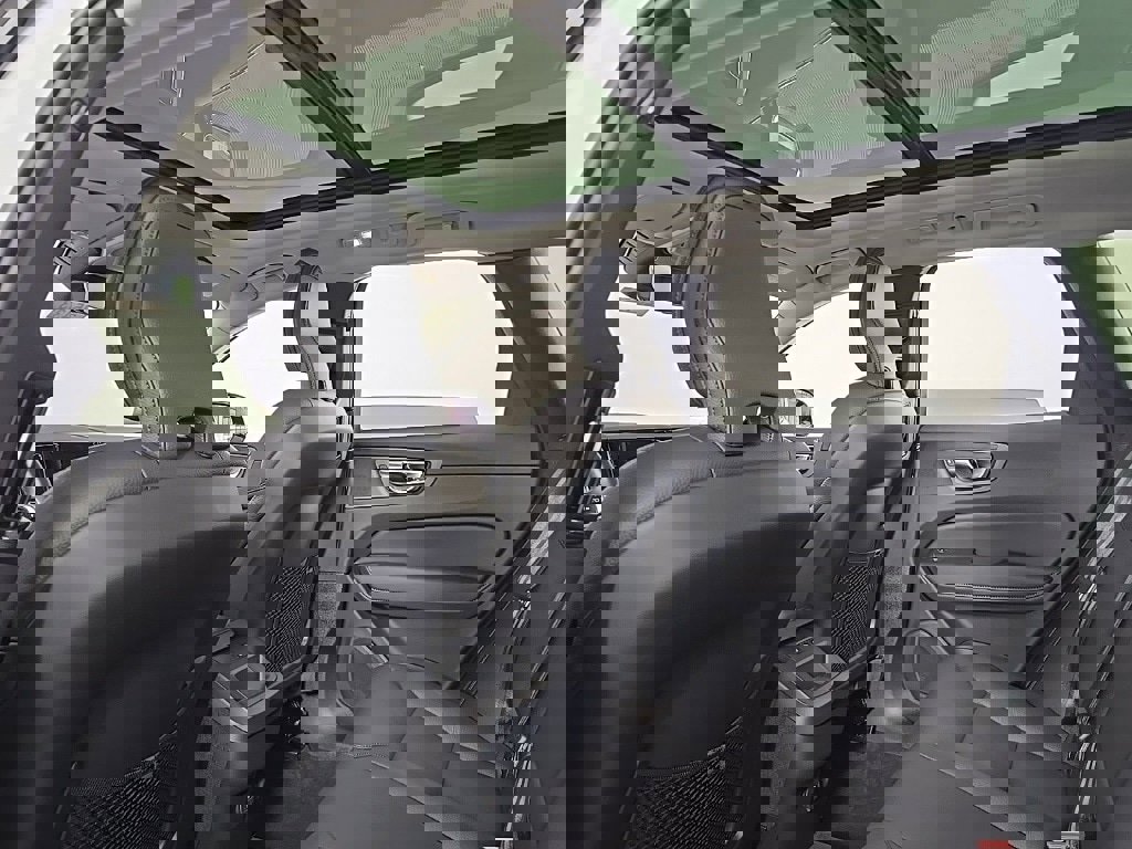 New 2025 Volvo XC60 B5 Plus w/ Protection Package Premier image 16