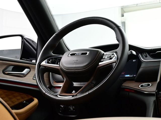 Used 2023 Jeep Grand Cherokee Summit image 20