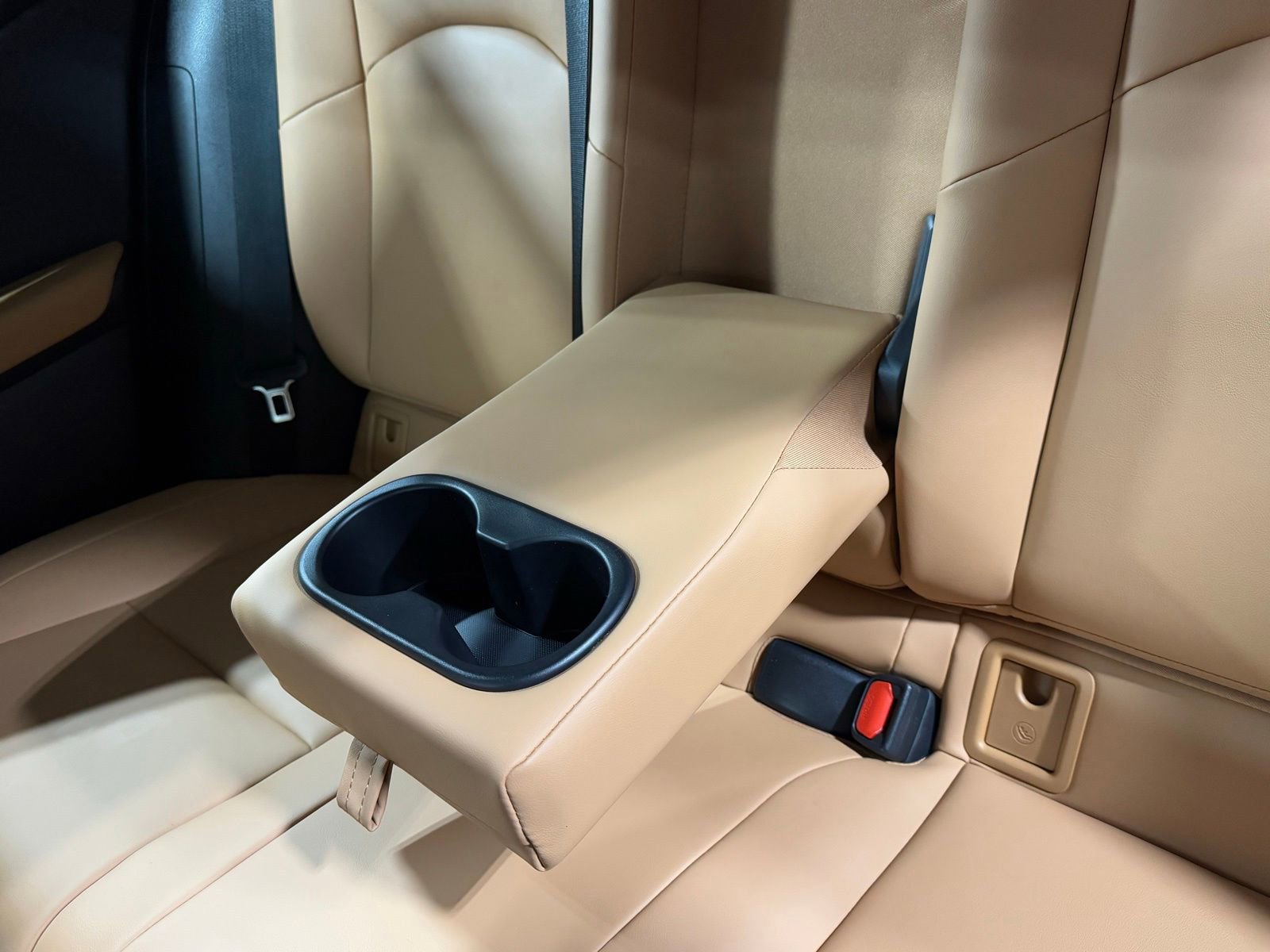 Used 2025 Lexus UX 300h AWD image 38