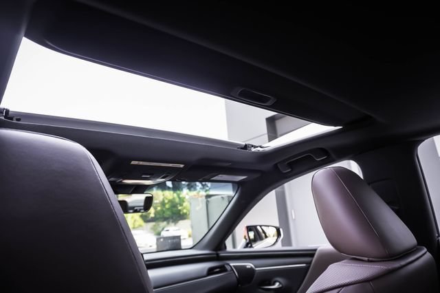Certified 2025 Lexus ES 300h w/ Accessory Package (Z2) FWD image 22