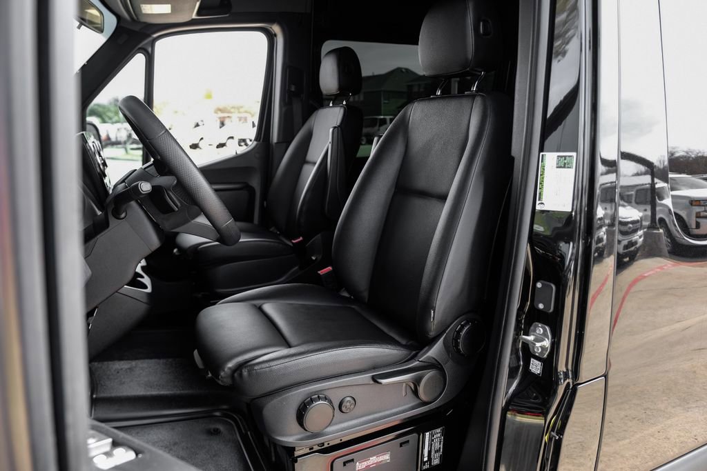 Used 2025 Mercedes-Benz Sprinter 2500 w/ Dashboard Charging Package image 30