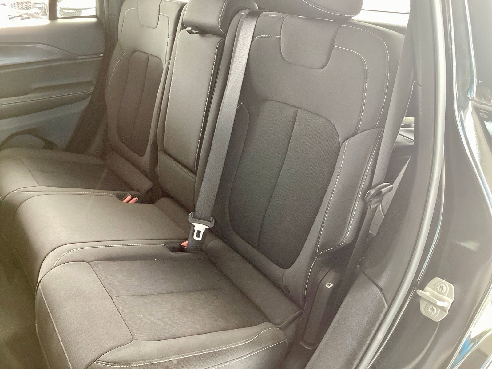 Used 2025 Jeep Grand Cherokee Laredo X w/ Luxury Tech Group I AWD/4WD image 13