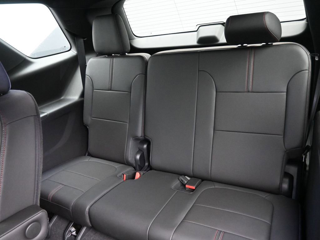 Used 2023 Chevrolet Traverse RS image 15
