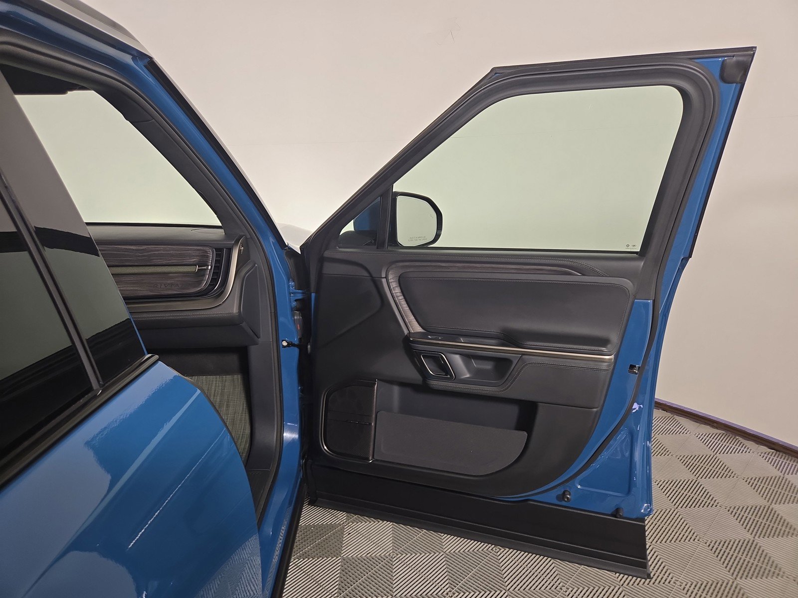 Used 2022 Rivian R1S Launch Edition image 18