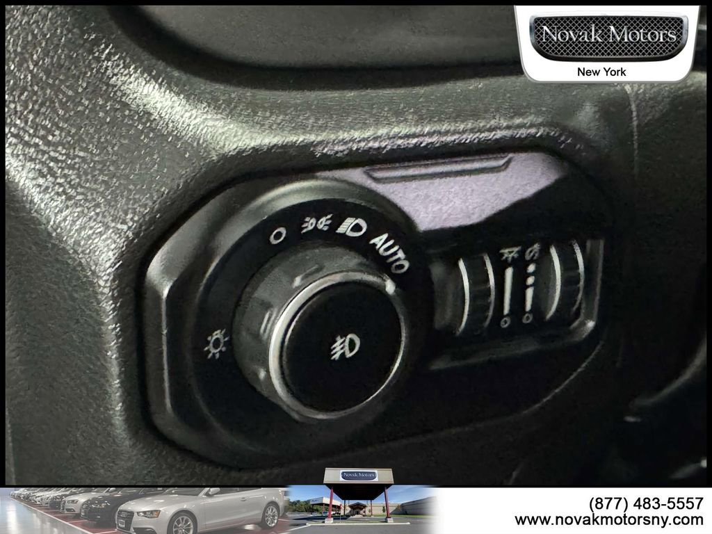 Used 2022 Jeep Wrangler Sport AWD/4WD image 14