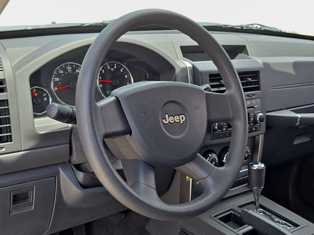 Used 2010 Jeep Liberty Sport RWD image 18
