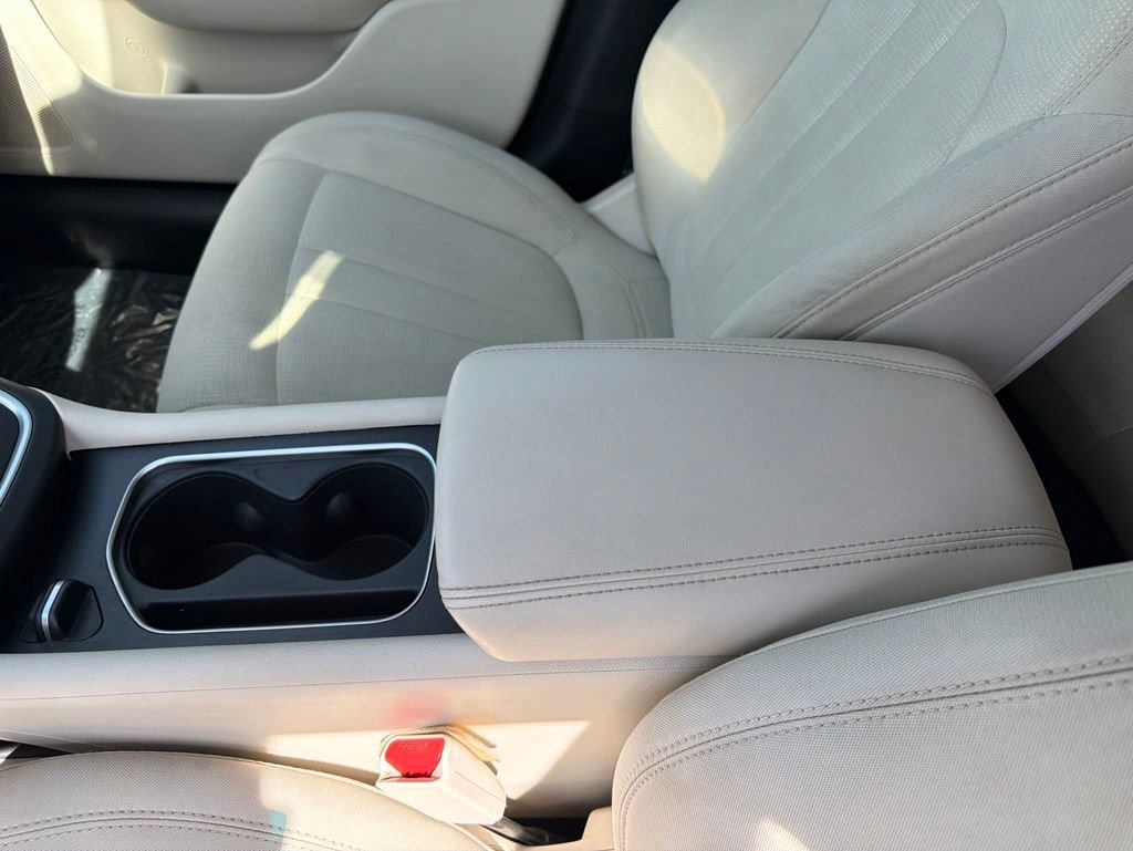 Used 2015 Chrysler 200 Limited w/ Convenience Group FWD image 29