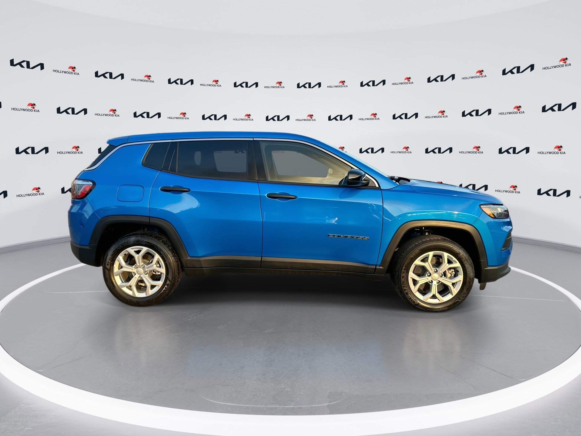 Used 2024 Jeep Compass Sport image 9