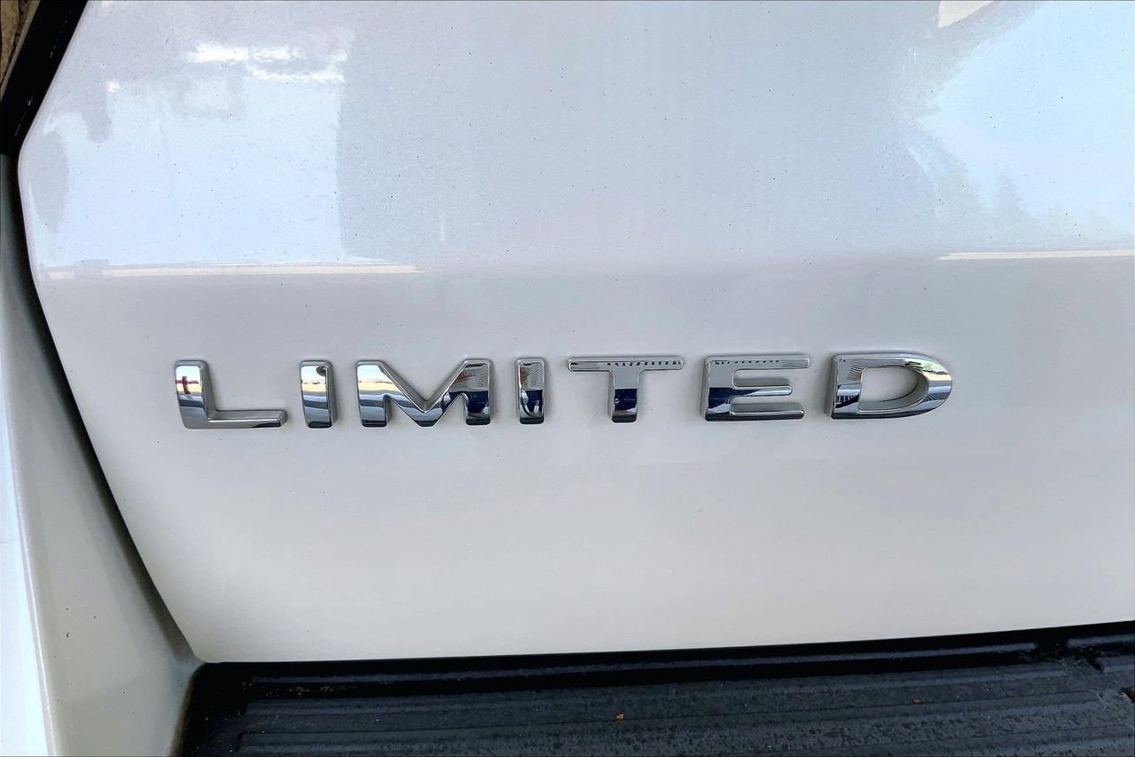 Used 2019 Ford Expedition Max Limited w/ Driver Assistance Package RWD image 31