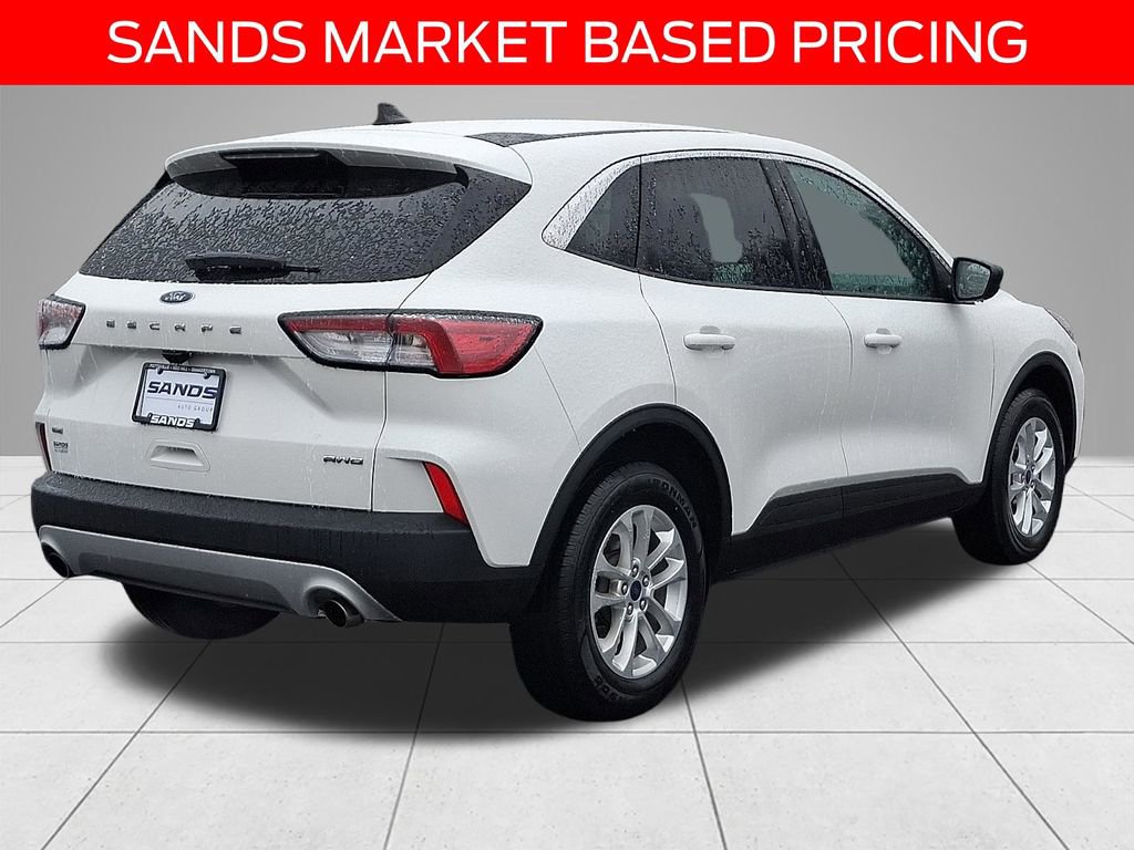 Used 2022 Ford Escape SE w/ Cold Weather Package image 4