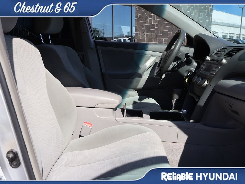 Used 2011 Toyota Camry LE image 10