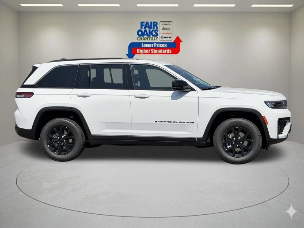 New 2026 Jeep Grand Cherokee Altitude AWD/4WD image 4