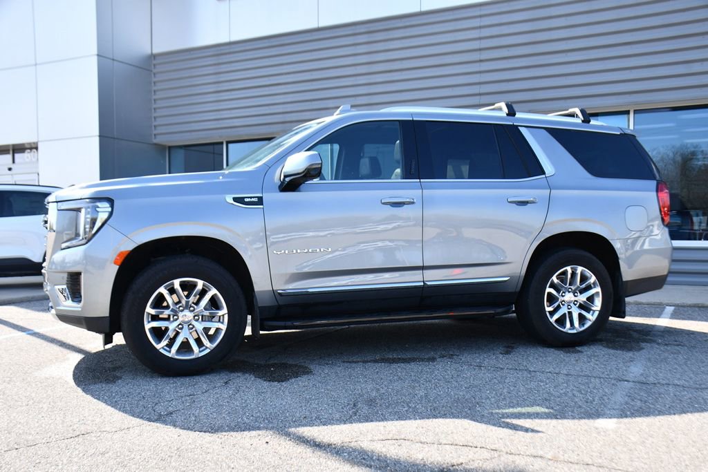 Used 2023 GMC Yukon SLT w/ SLT Premium Package AWD/4WD image 2