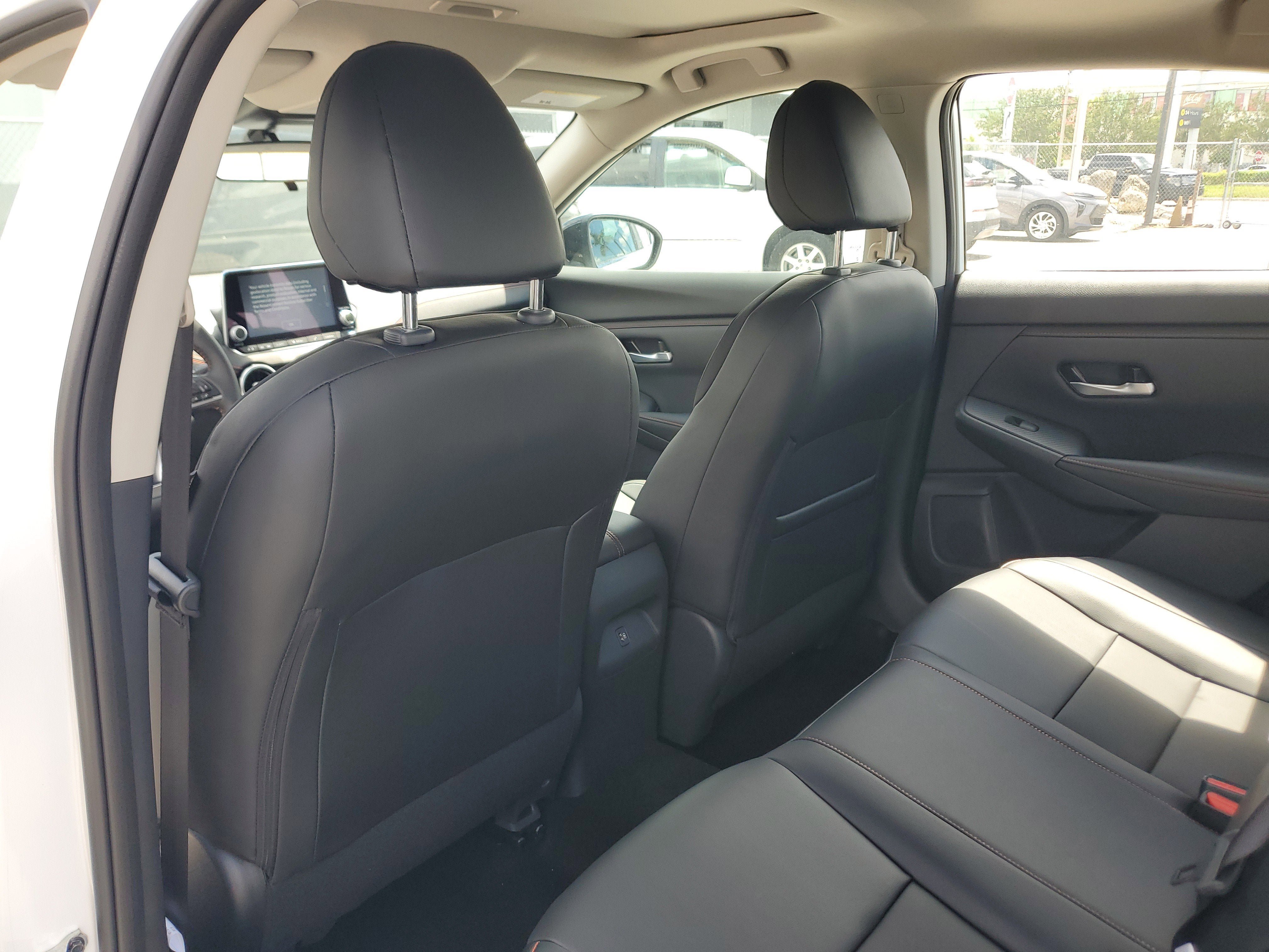 New 2025 Nissan Sentra SR w/ SR Premium Package FWD image 16