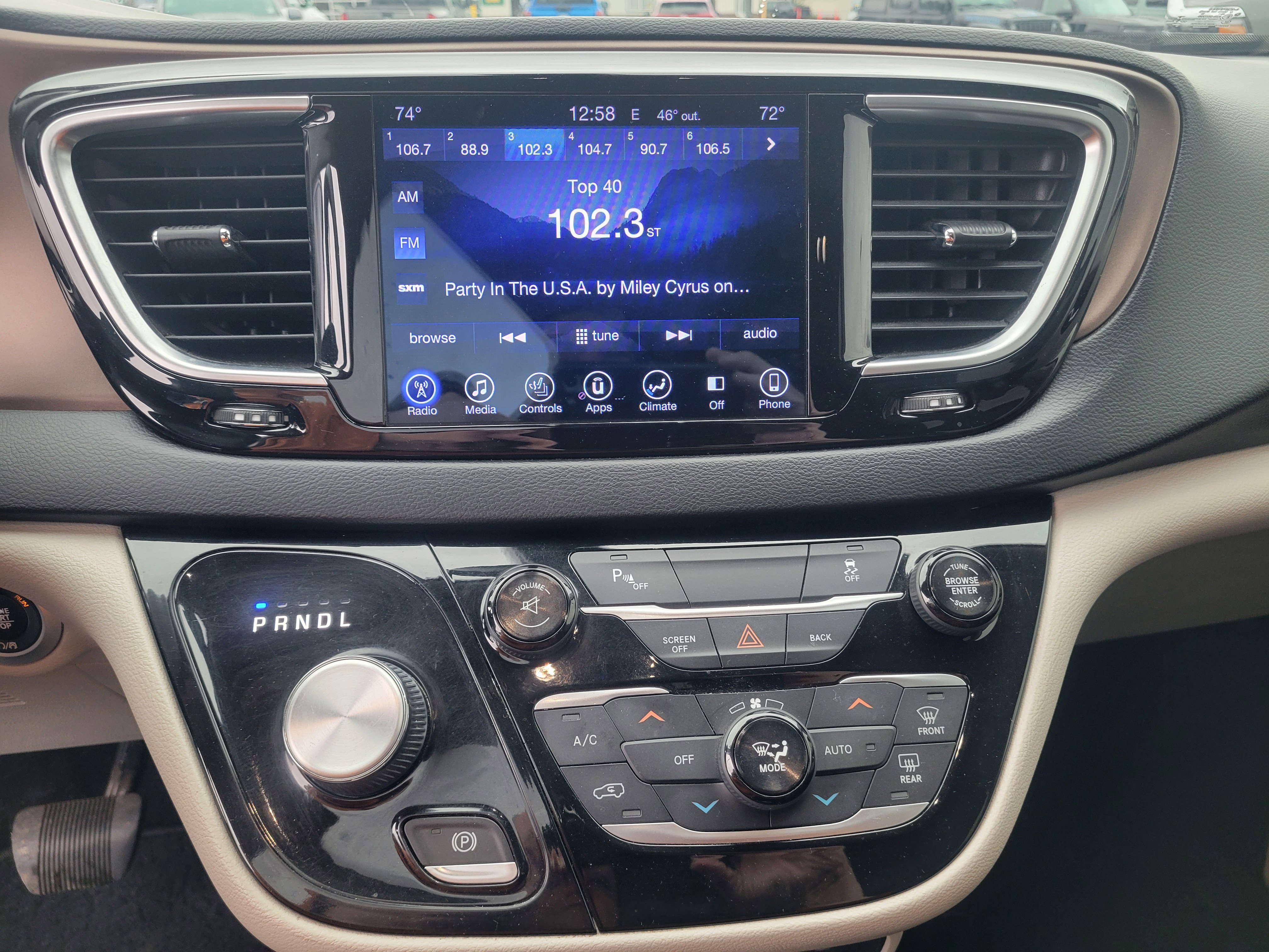 Used 2017 Chrysler Pacifica Touring-L Plus image 9