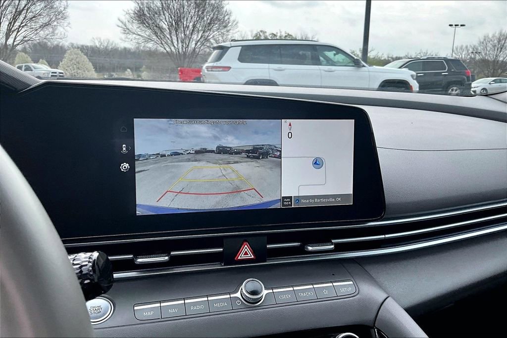 Used 2025 Hyundai Elantra SEL image 17