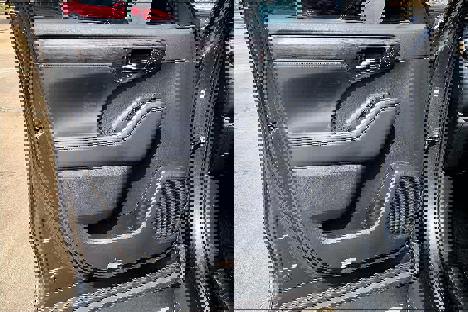 Used 2025 Toyota Highlander Limited image 24