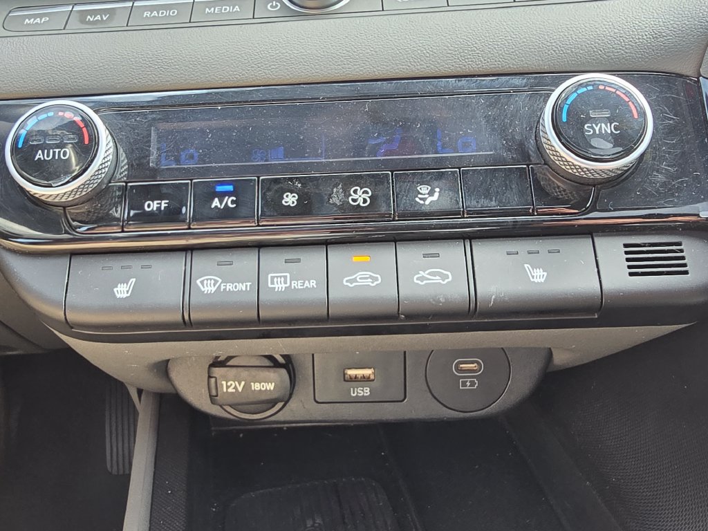 Used 2025 Hyundai Elantra SEL FWD image 29