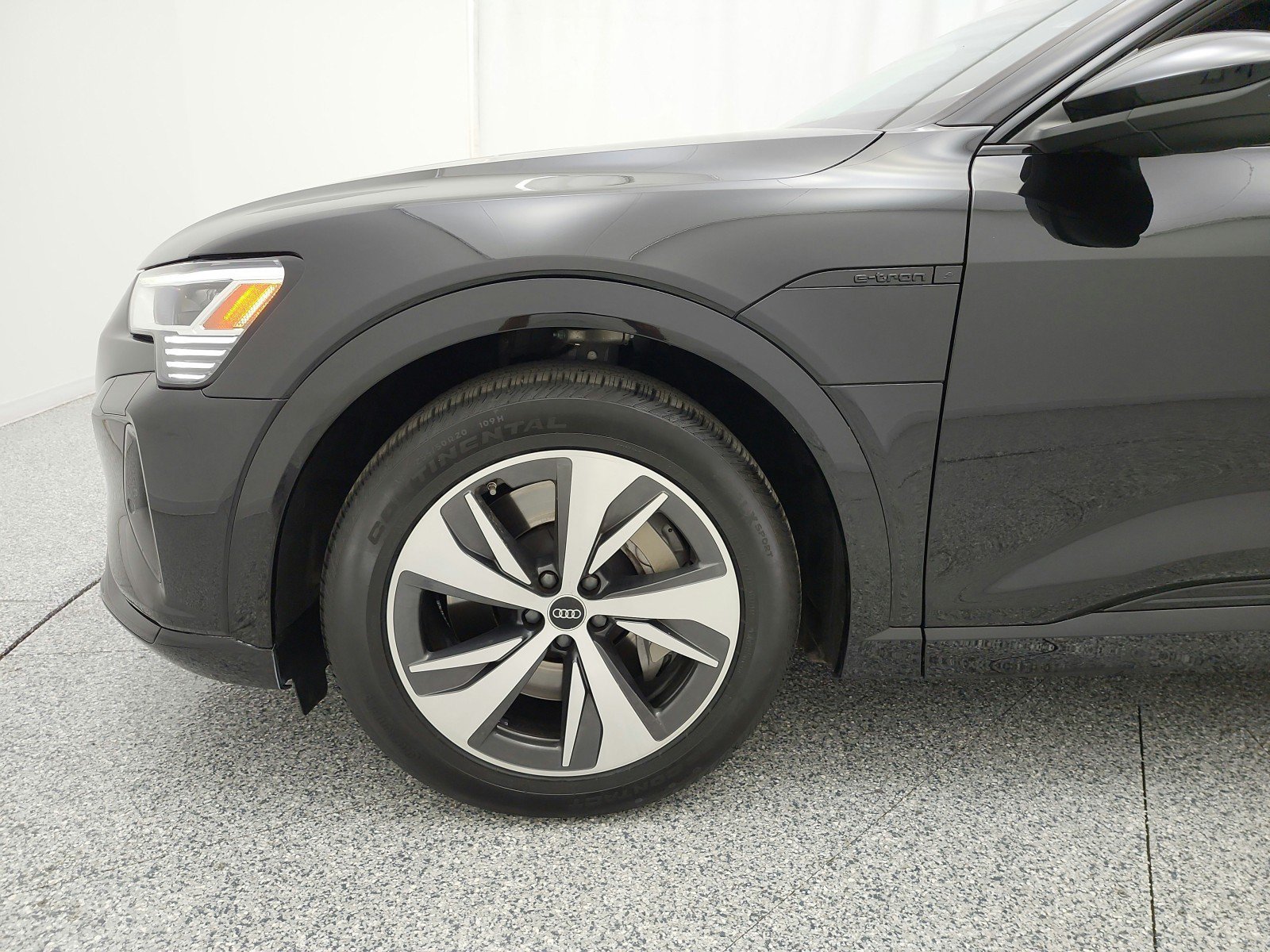 Used 2024 Audi Q8 e-tron Premium AWD/4WD image 18