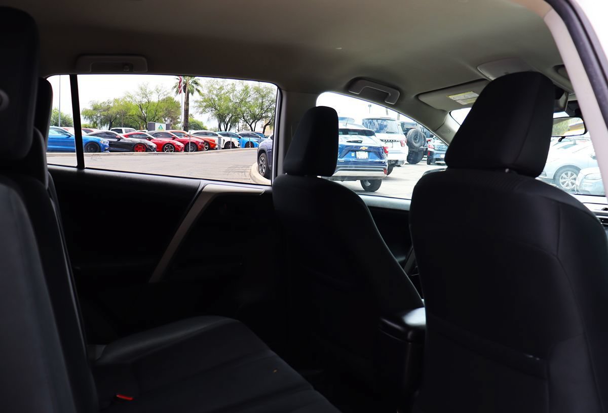 Used 2018 Toyota RAV4 LE w/ All Weather Liner Package FWD image 28
