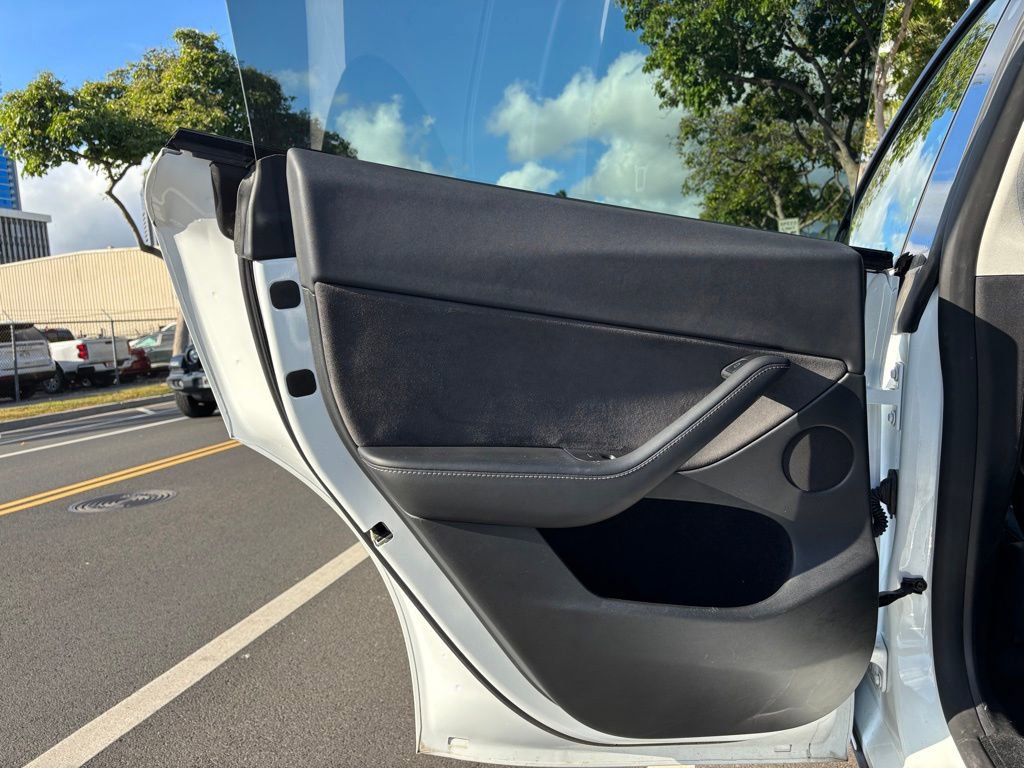 Used 2023 Tesla Model Y Long Range AWD/4WD image 16