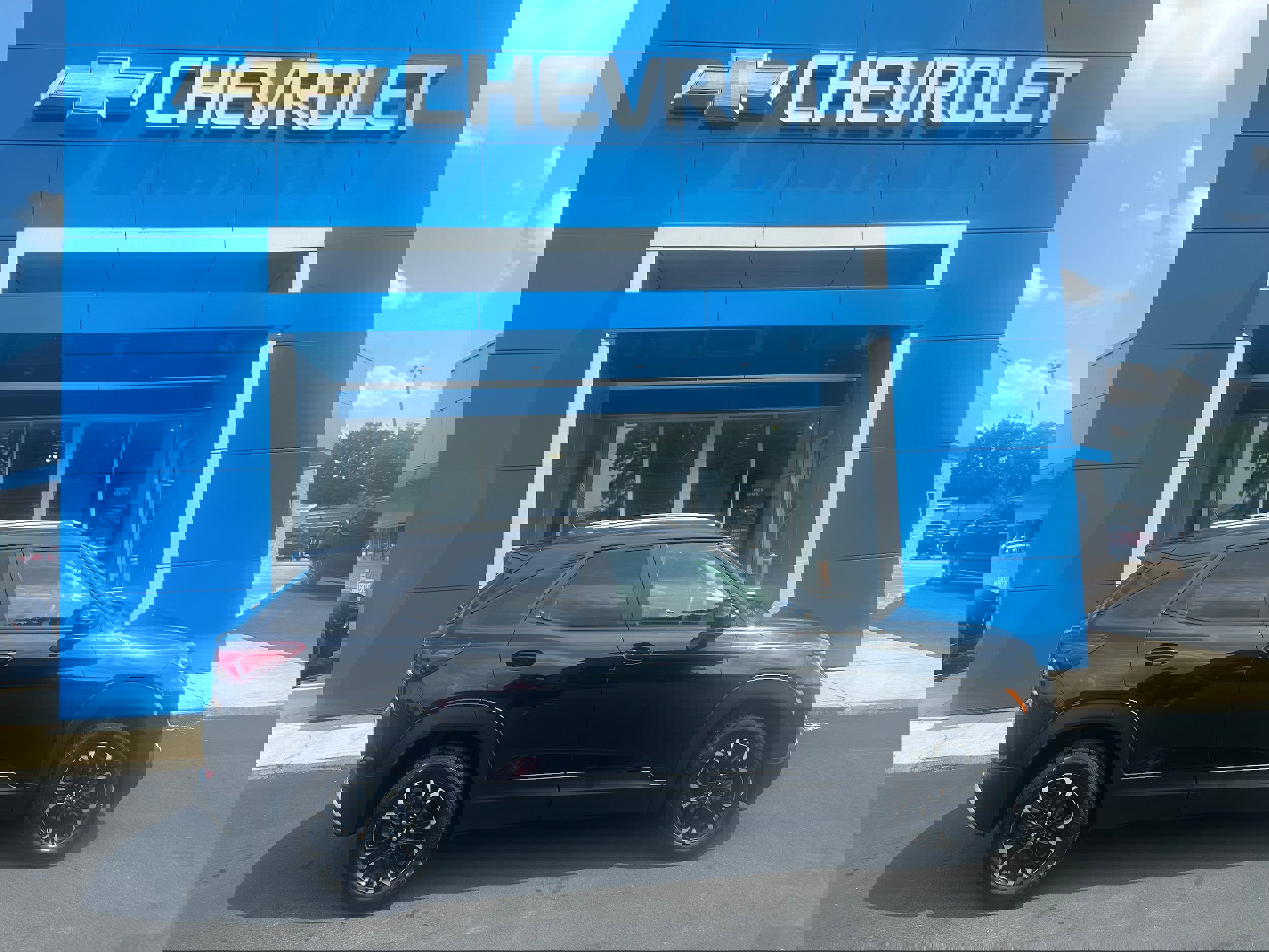 Used 2023 Chevrolet TrailBlazer LT image 1