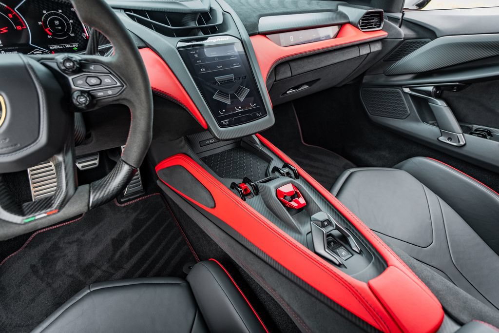 Used 2025 Lamborghini Revuelto AWD/4WD image 27