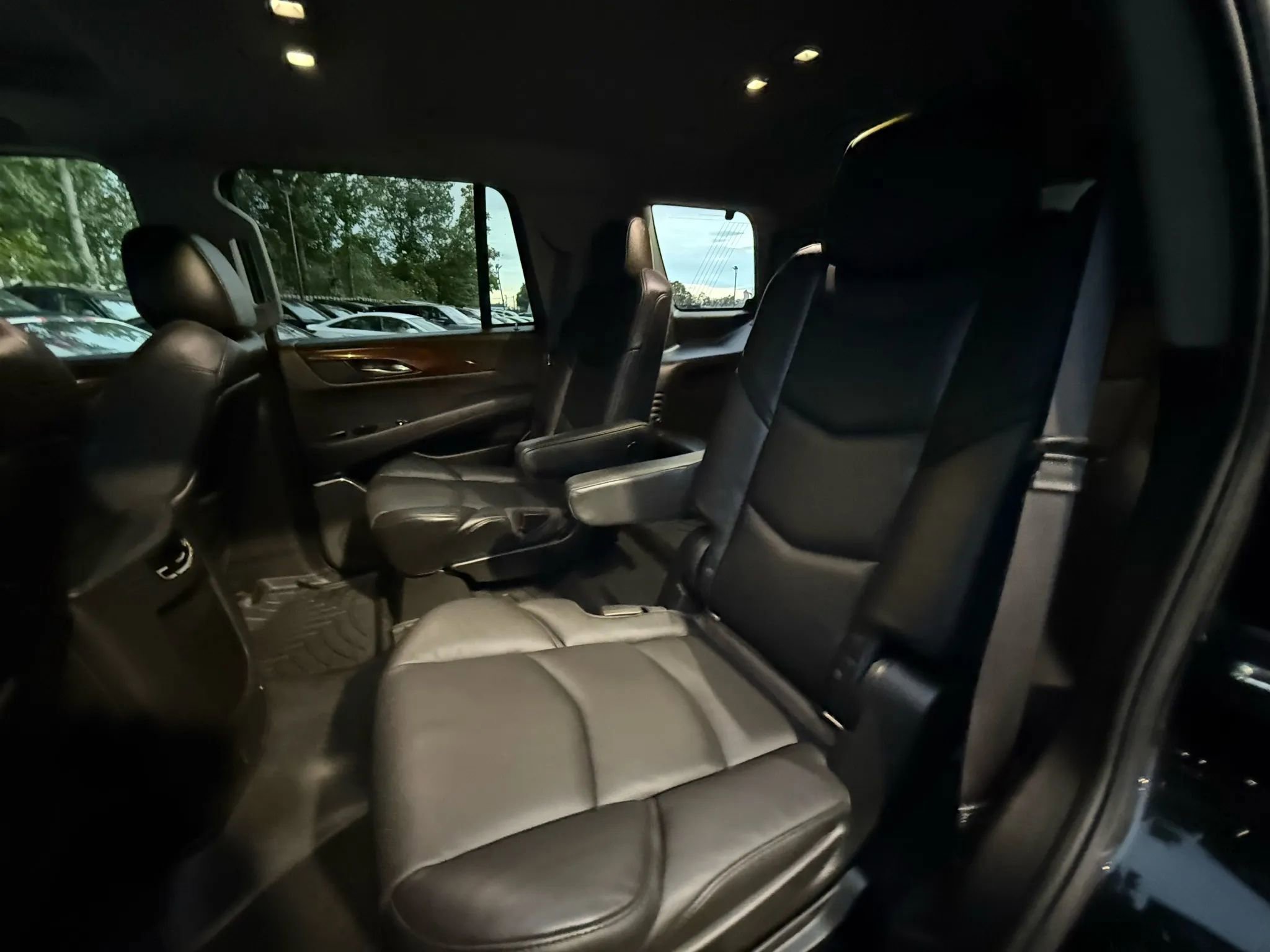 Used 2016 Cadillac Escalade Luxury image 18