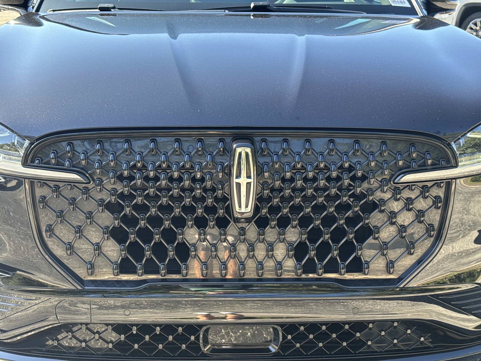 Used 2025 Lincoln Aviator Black Label w/ Jet Appearance Package AWD/4WD image 8