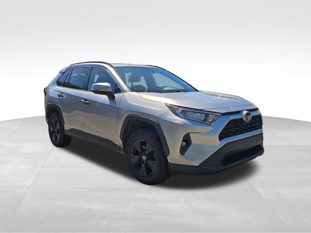Used 2020 Toyota RAV4 XLE w/ Convenience Package FWD image 14
