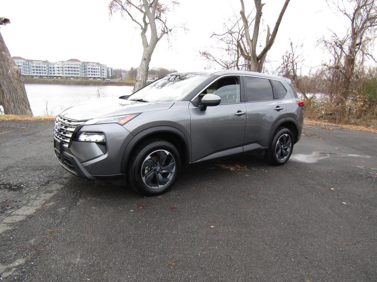 Used 2025 Nissan Rogue SV image 41