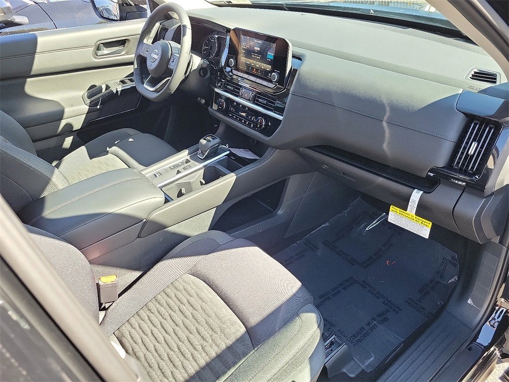 New 2025 Nissan Pathfinder SV image 11