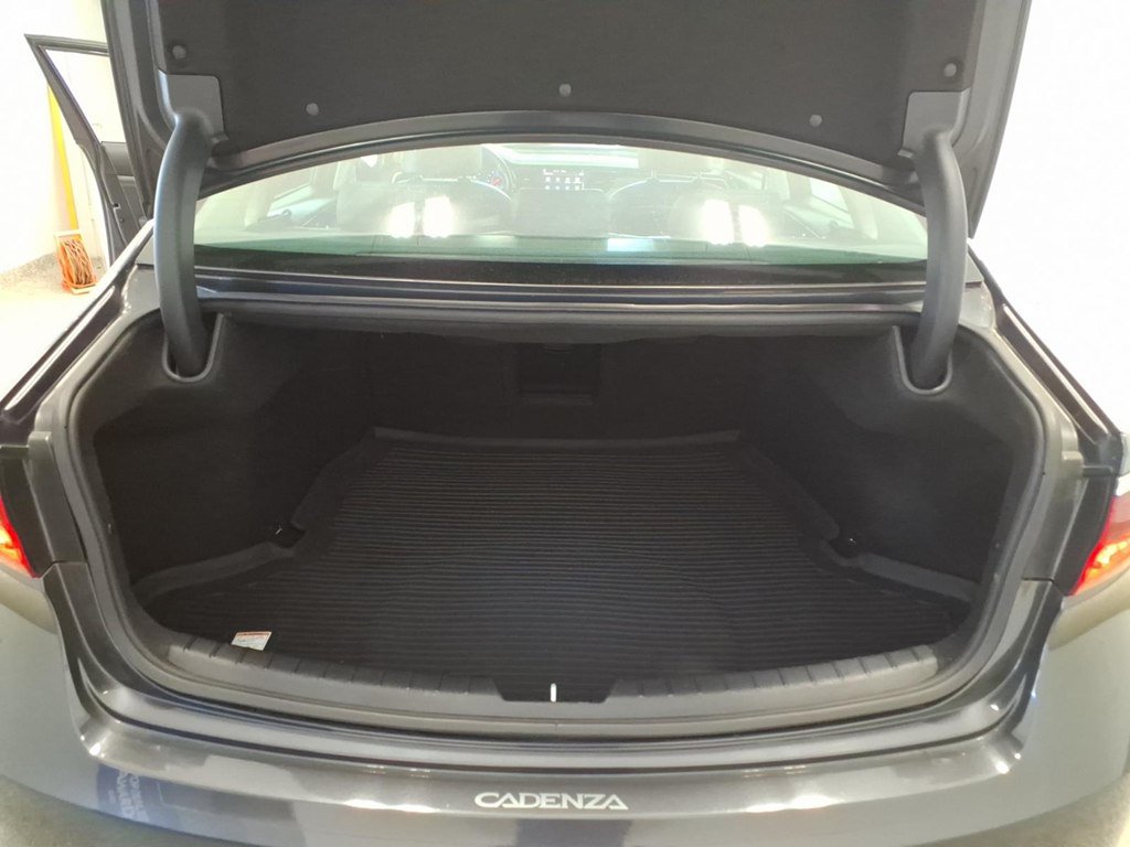 Used 2017 Kia Cadenza Technology FWD image 27