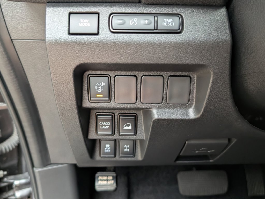 Used 2024 Nissan Frontier PRO-4X w/ Technology Package AWD/4WD image 17