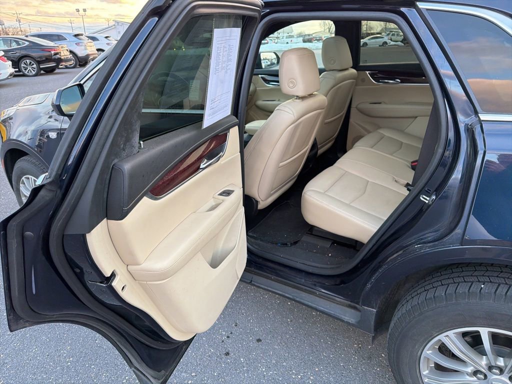 Used 2017 Cadillac XT5 Luxury w/ Driver Awareness Package image 18