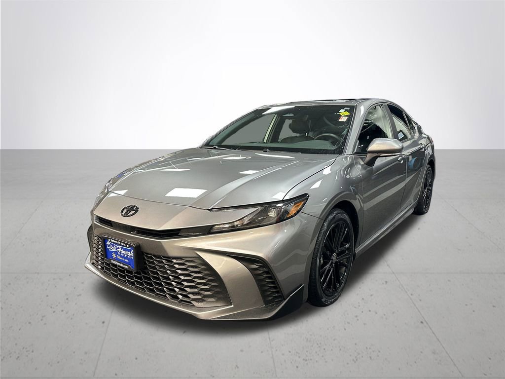 Used 2025 Toyota Camry SE image 2