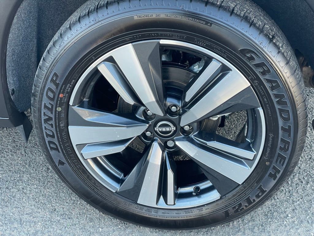 Certified 2025 Nissan Rogue SL image 33