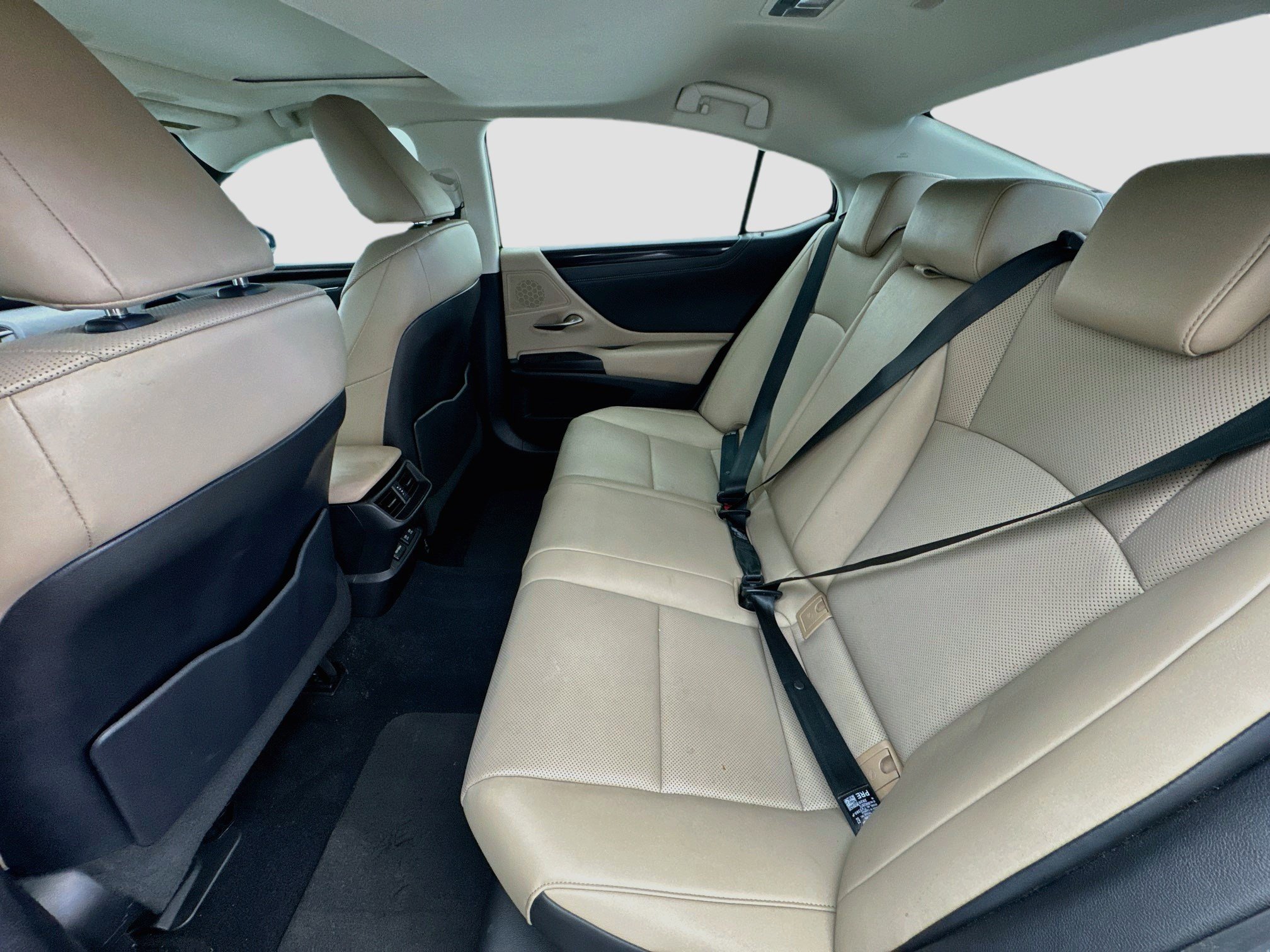 Used 2020 Lexus ES 300h w/ Premium Package FWD image 16