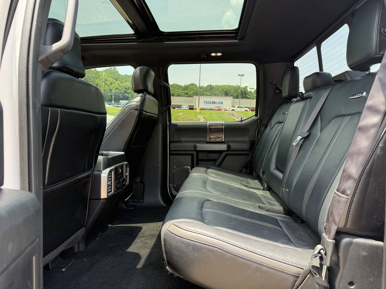 Used 2017 Ford F150 Platinum w/ Equipment Group 701A Luxury AWD/4WD image 13