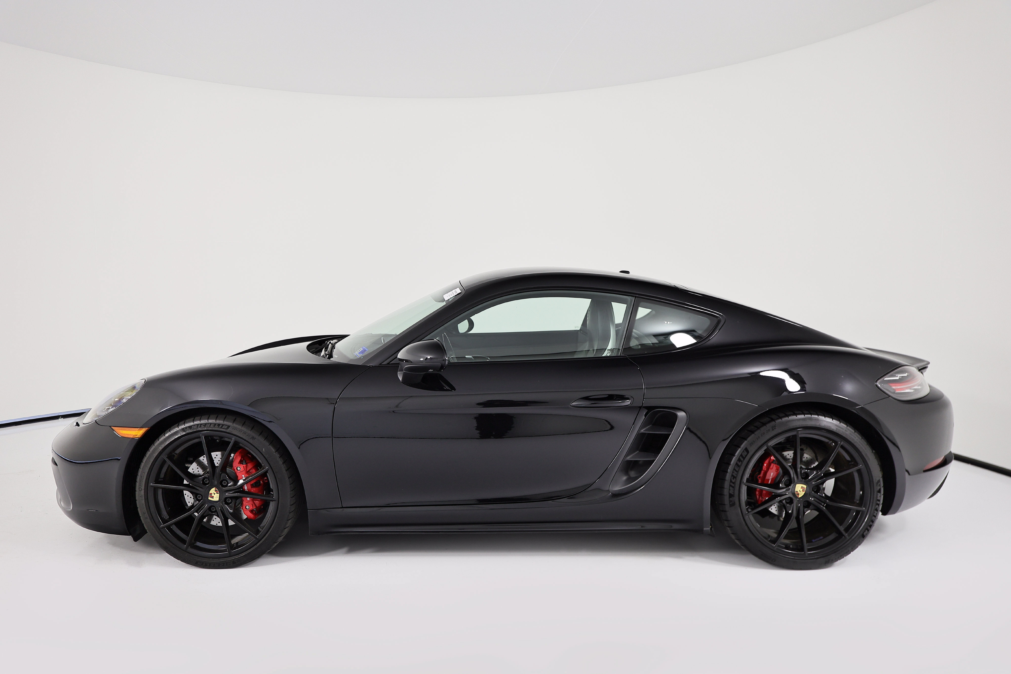 Certified 2024 Porsche 718 Cayman S RWD image 2
