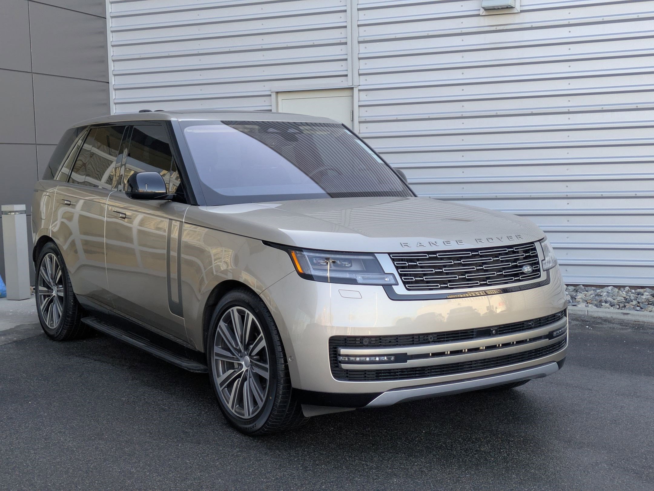 Certified 2023 Land Rover Range Rover SE image 3