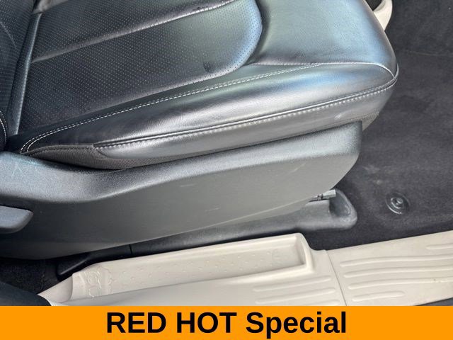 Used 2023 Chrysler Pacifica Touring-L FWD image 37